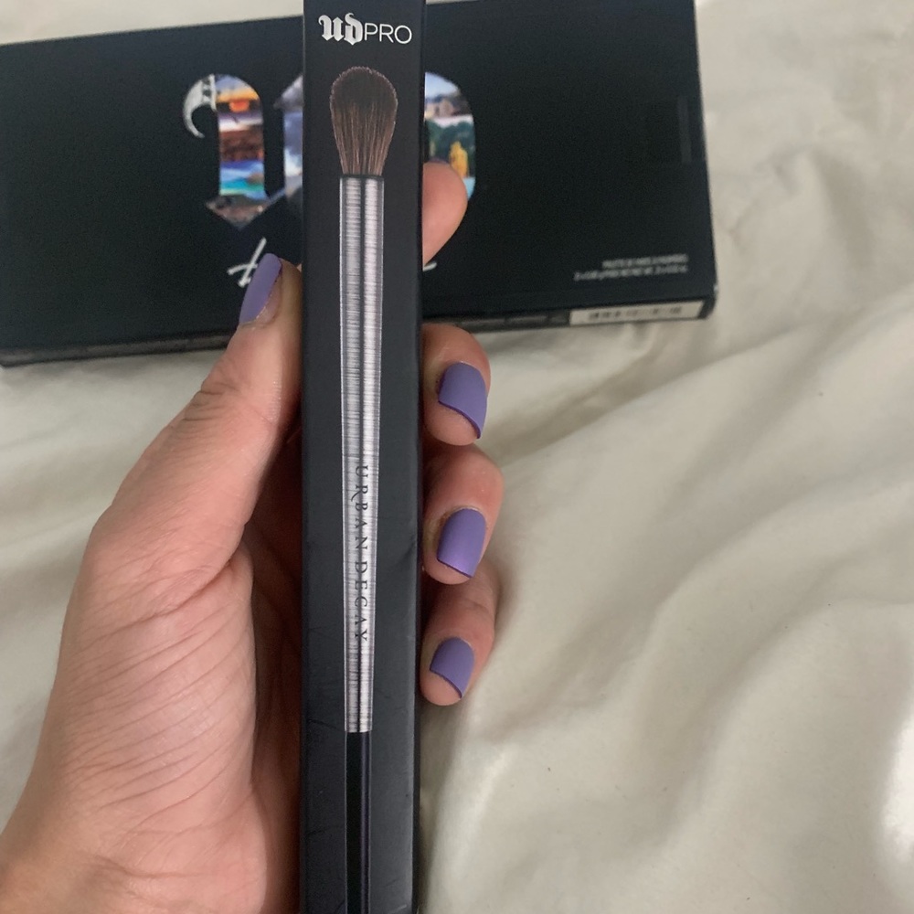 Urban Decay Smokey Crease eyeshadow Brush